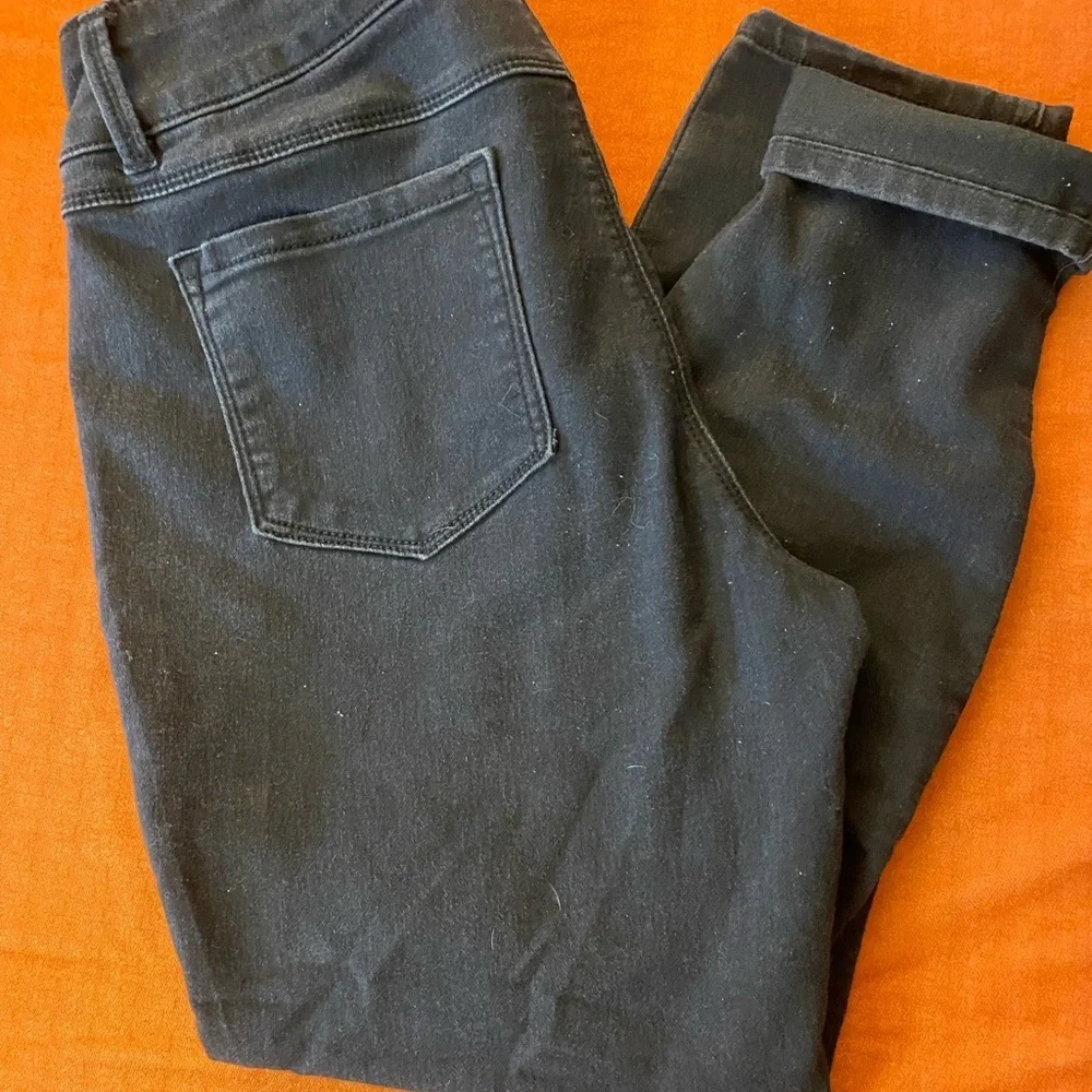 Young and modern black jean size 14p
